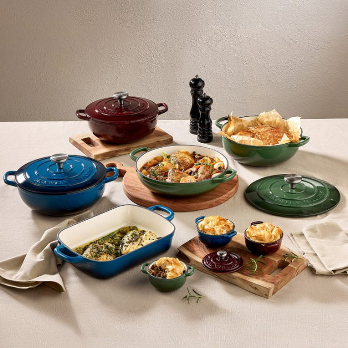Maxwell & Williams Cast Iron Round Shallow Casserole, 27cm